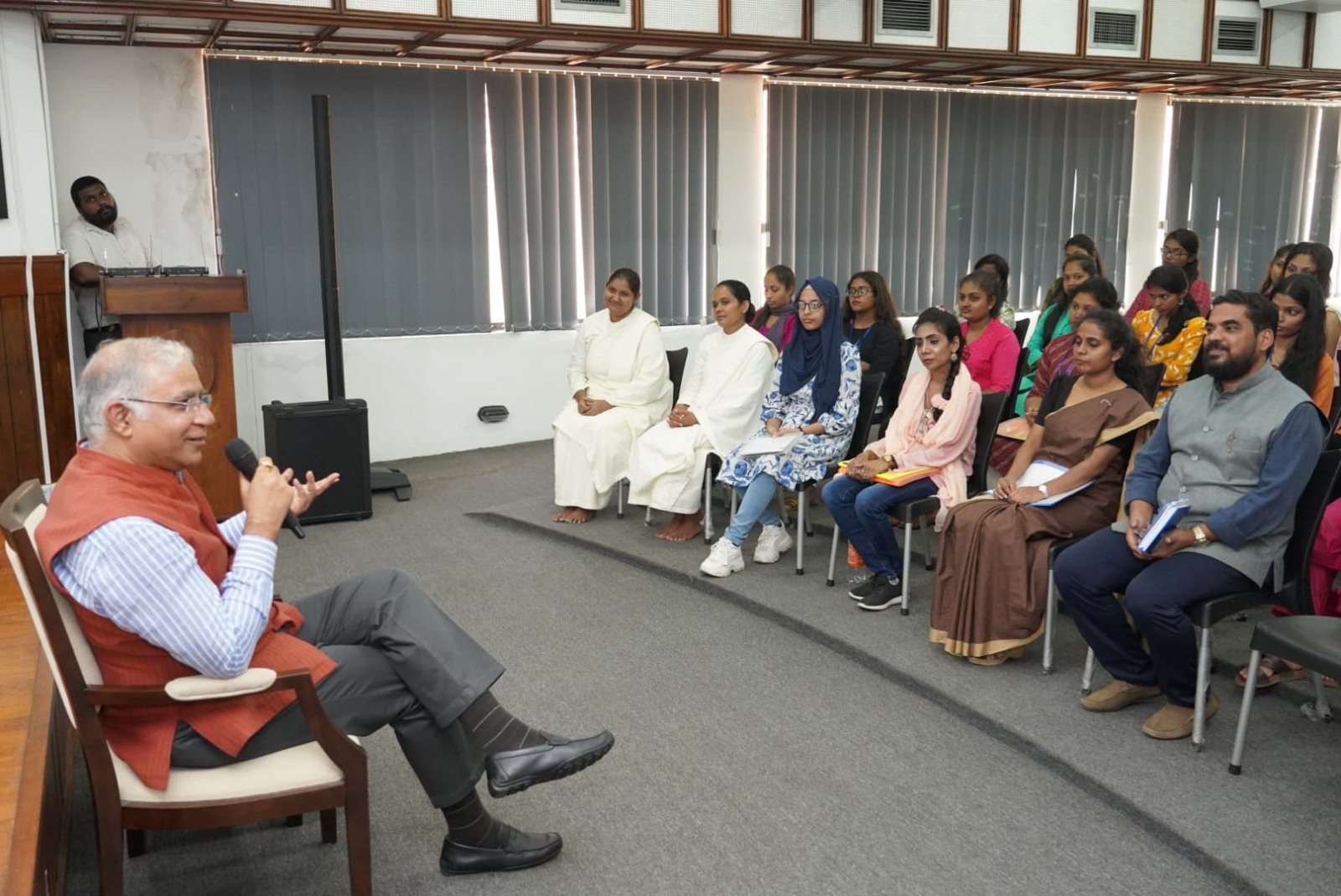35 Sri Lankan students of Hindi to study in India with fully funded scholarships