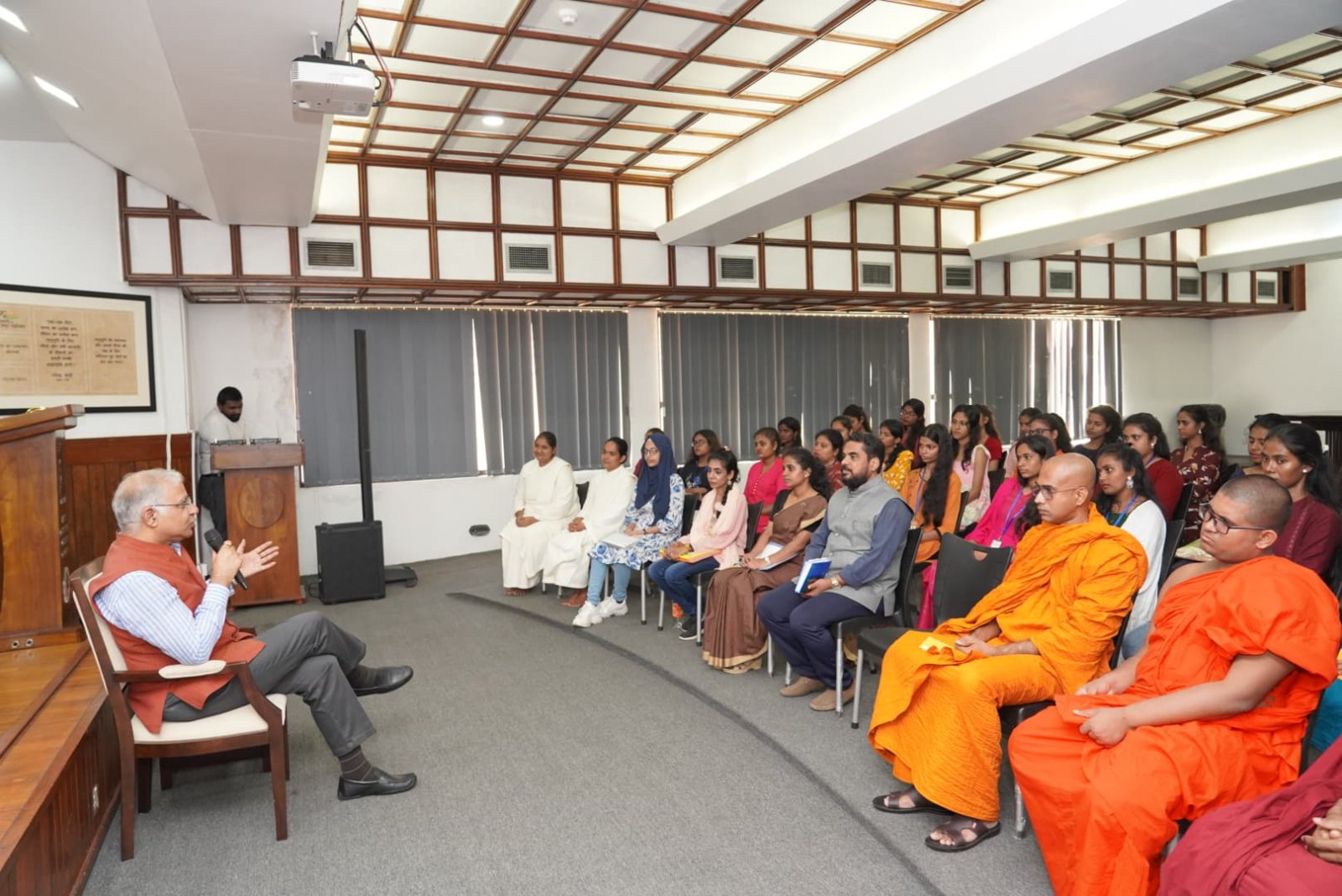 35 Sri Lankan students of Hindi to study in India with fully funded scholarships